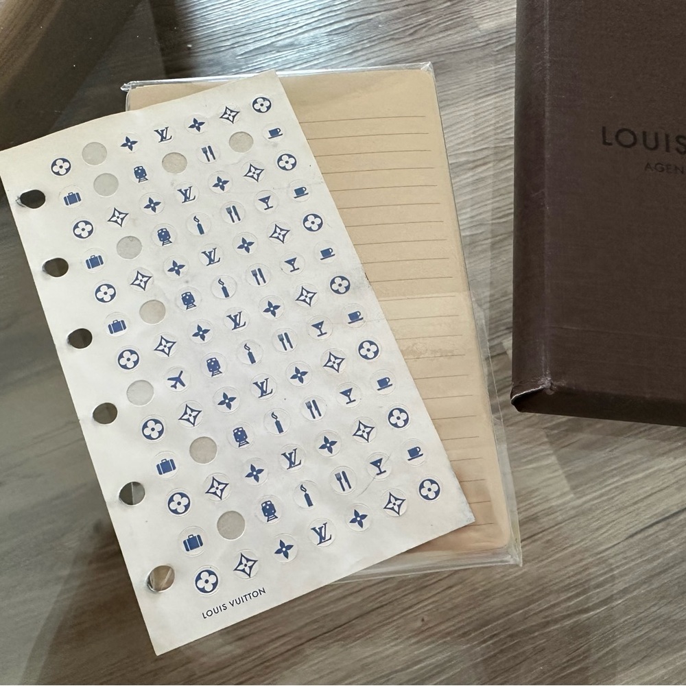Louis Vuitton Agenda - Picture 6 of 7